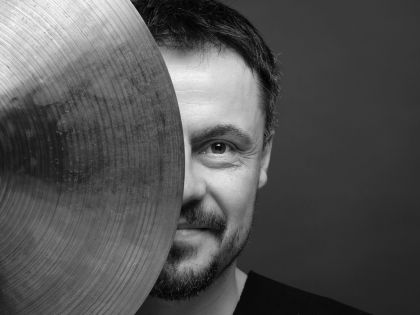 Salon  -  Agustin Strizzi