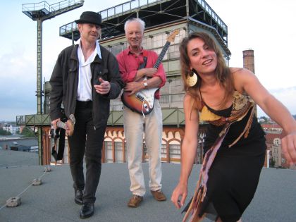 Salon  -  Carmen Jaime & Michael Gechter Trio